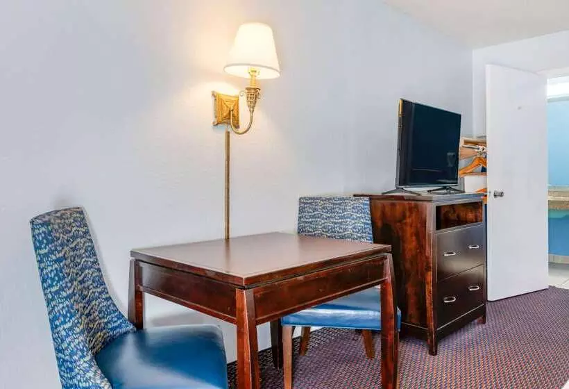 فندق Quality Inn Sarasota North Near Lido Key Beach