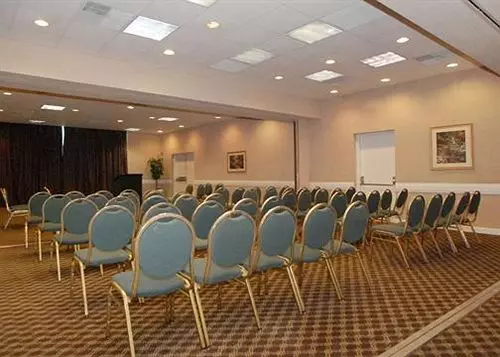 בית מלון כפרי Midtown Inn And Suites