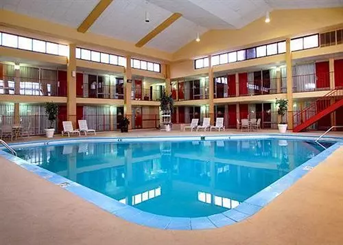 בית מלון כפרי Midtown Inn And Suites