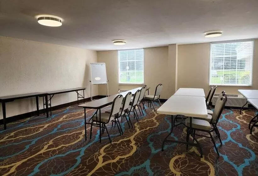 ホテル Red Roof Inn Knoxville Central – Papermill Road