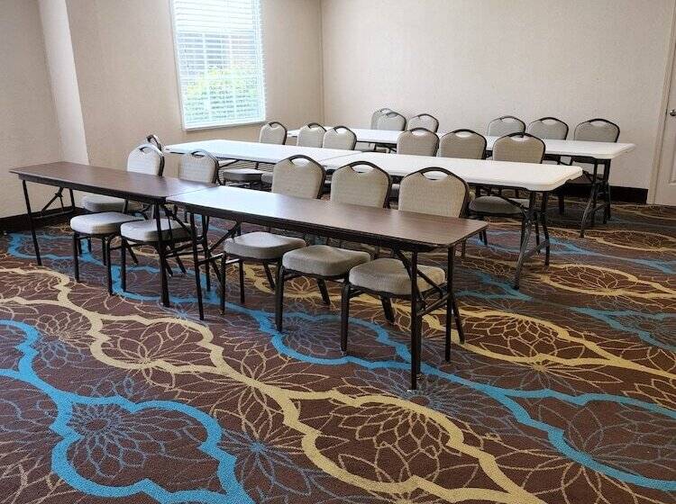 فندق Red Roof Inn Knoxville Central – Papermill Road