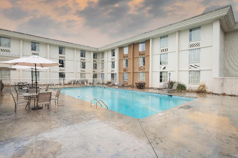 فندق Red Roof Inn Knoxville Central – Papermill Road