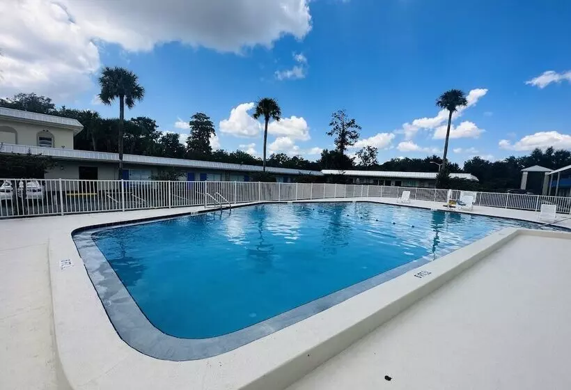 فندق Rodeway Inn