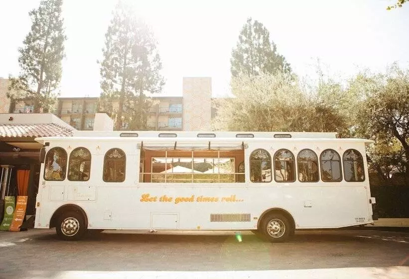 Отель The Garland