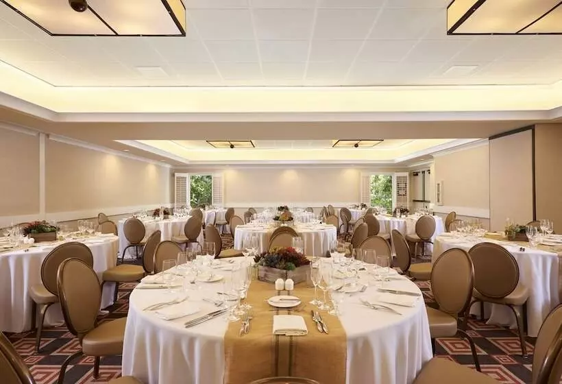 Отель The Garland