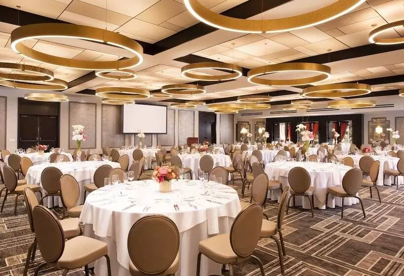 Отель The Garland