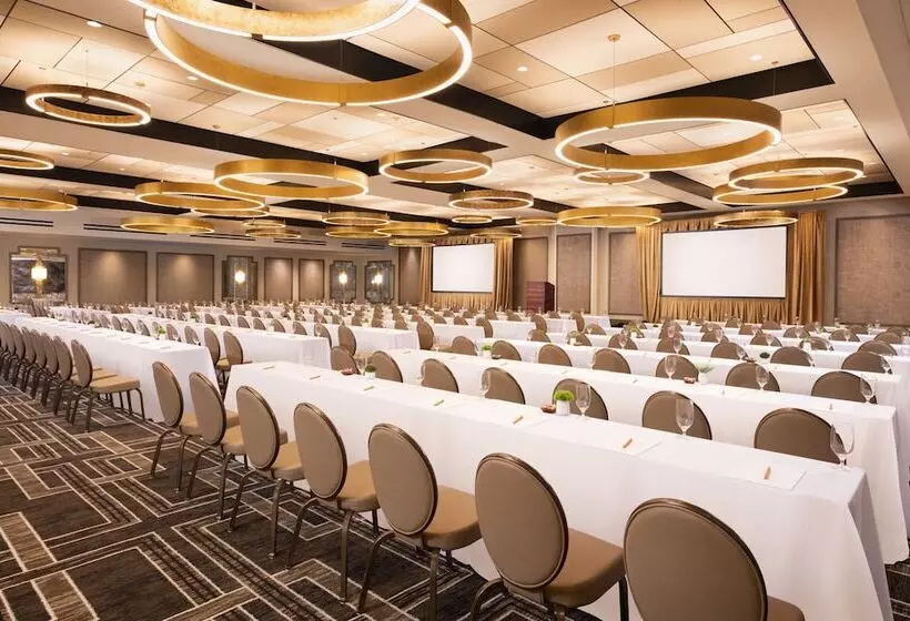 Отель The Garland