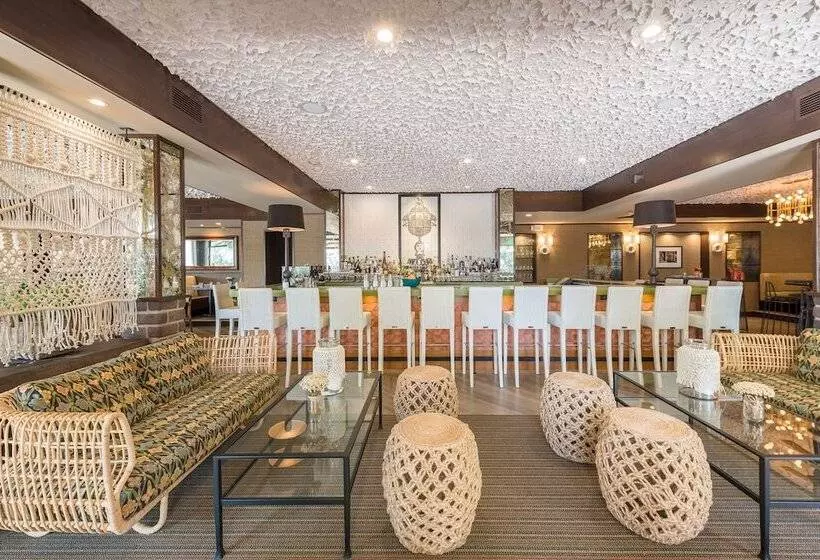 Отель The Garland