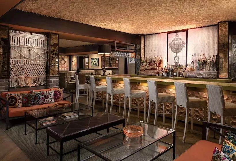 Отель The Garland