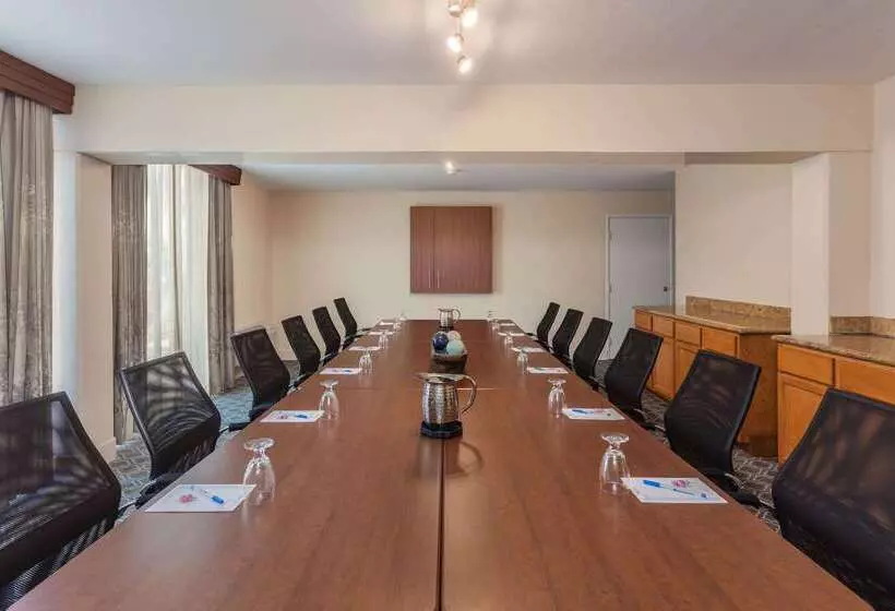 فندق Wyndham Visalia