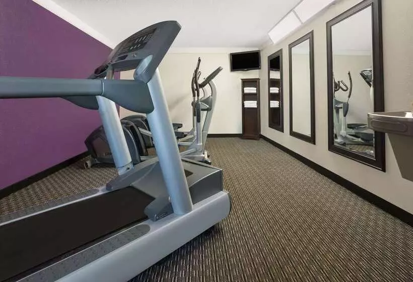 فندق Baymont By Wyndham Greenville Woodruff Rd