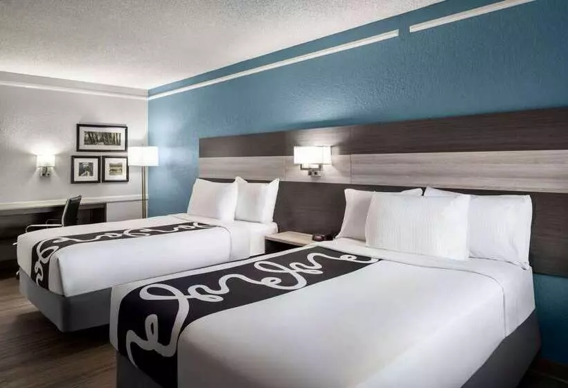 호텔 La Quinta Inn By Wyndham Victoria