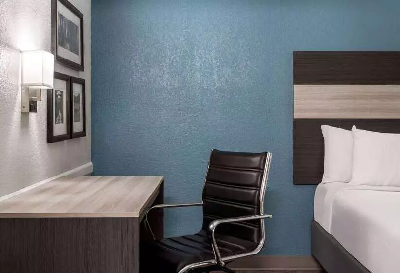 호텔 La Quinta Inn By Wyndham Victoria