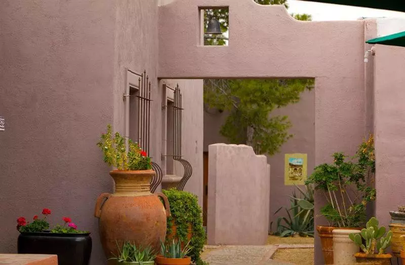 Отель Lodge On The Desert