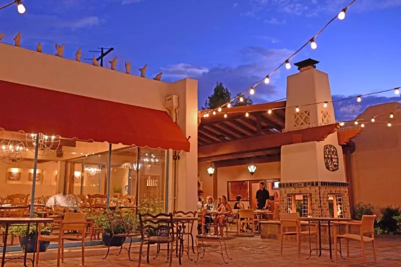 Отель Lodge On The Desert