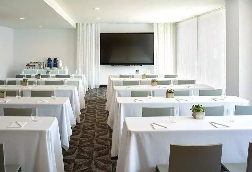 هتل Mondrian Los Angeles In West Hollywood