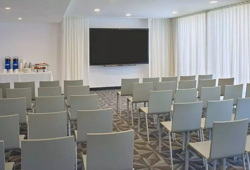 هتل Mondrian Los Angeles In West Hollywood