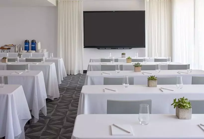 هتل Mondrian Los Angeles In West Hollywood