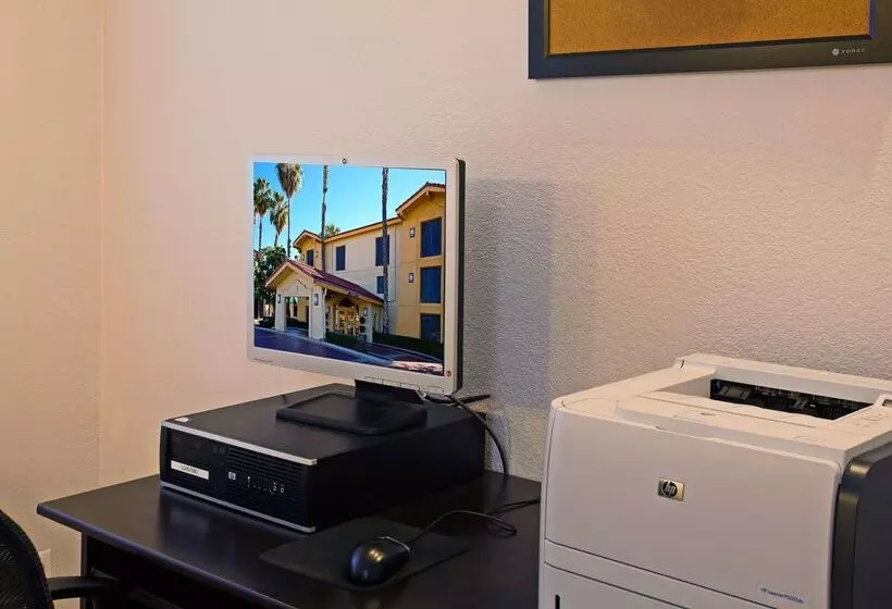 호텔 Super 8 By Wyndham San Bernardino