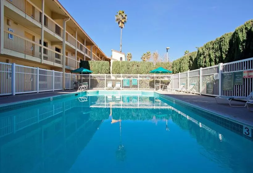 호텔 Super 8 By Wyndham San Bernardino