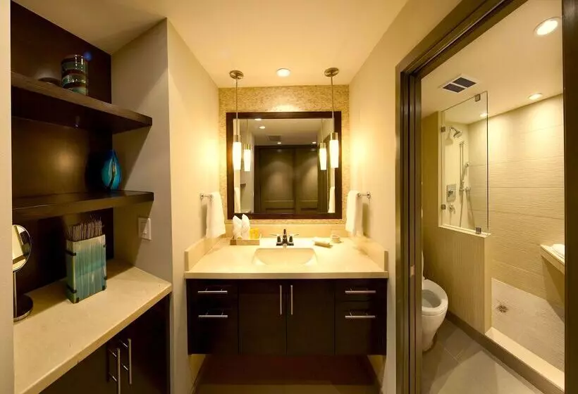 Lahaina Shores Beach Resort