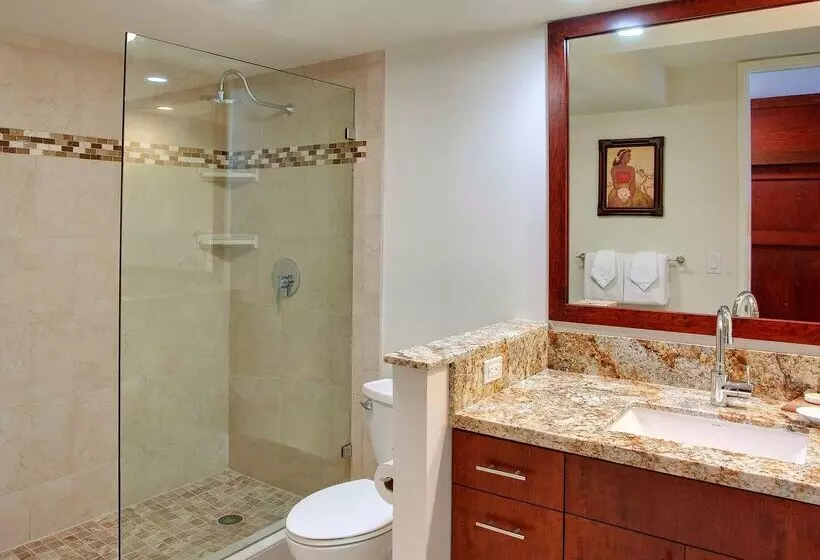 Lahaina Shores Beach Resort