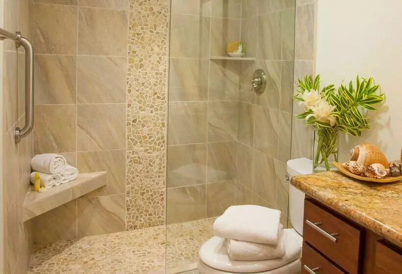 Lahaina Shores Beach Resort