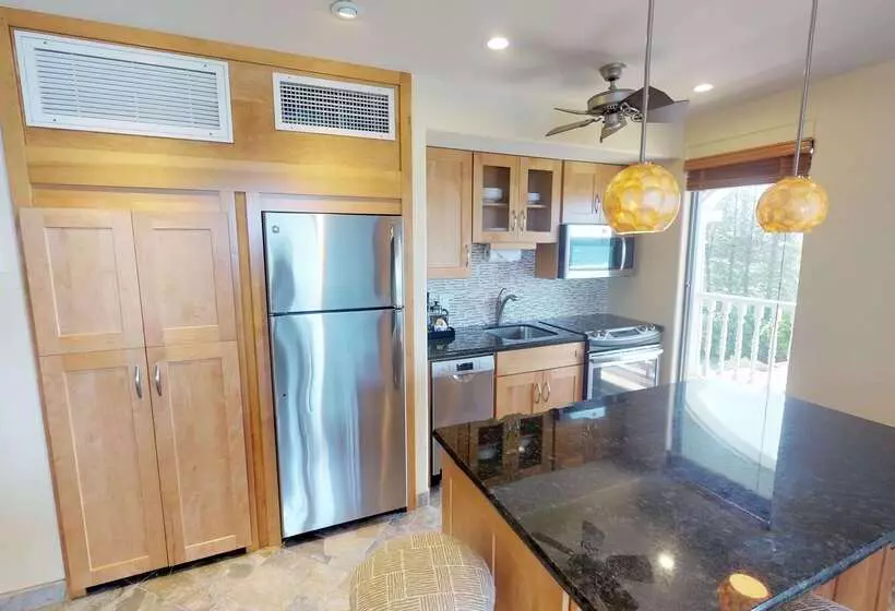 Lahaina Shores Beach Resort