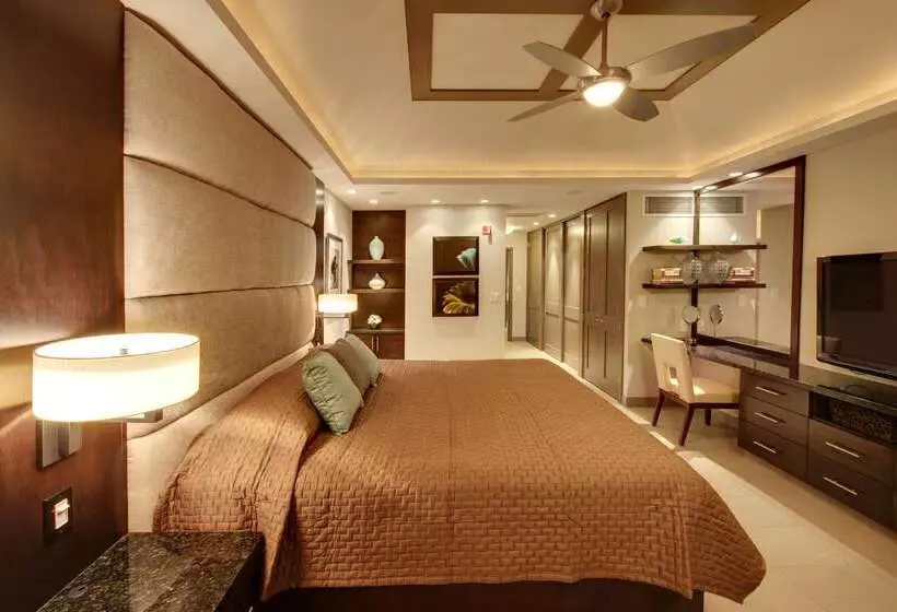 Lahaina Shores Beach Resort