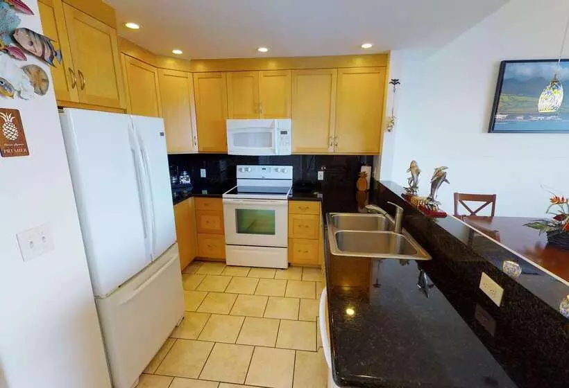 Lahaina Shores Beach Resort