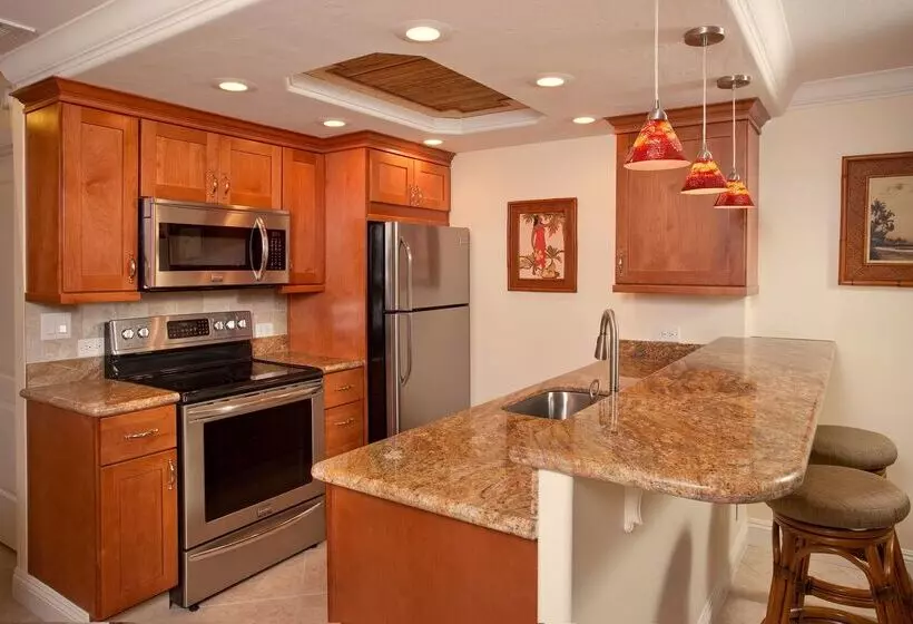 Lahaina Shores Beach Resort