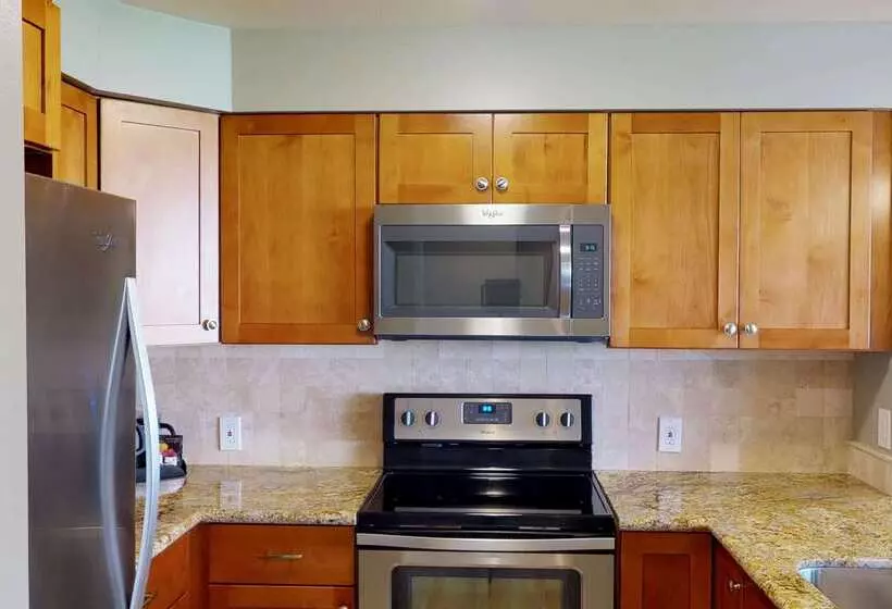 Lahaina Shores Beach Resort