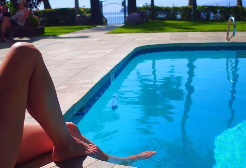 Lahaina Shores Beach Resort