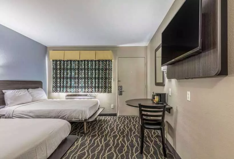 فندق على الطريق Econo Lodge