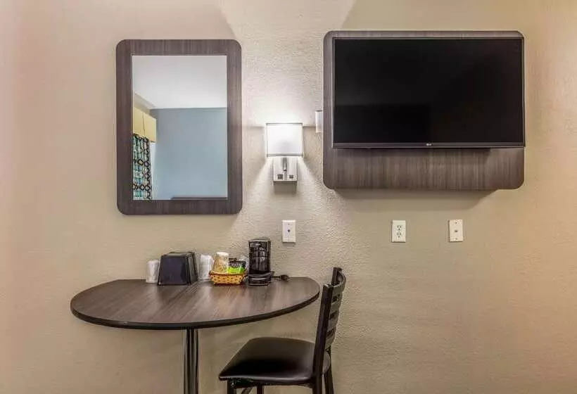 فندق على الطريق Econo Lodge