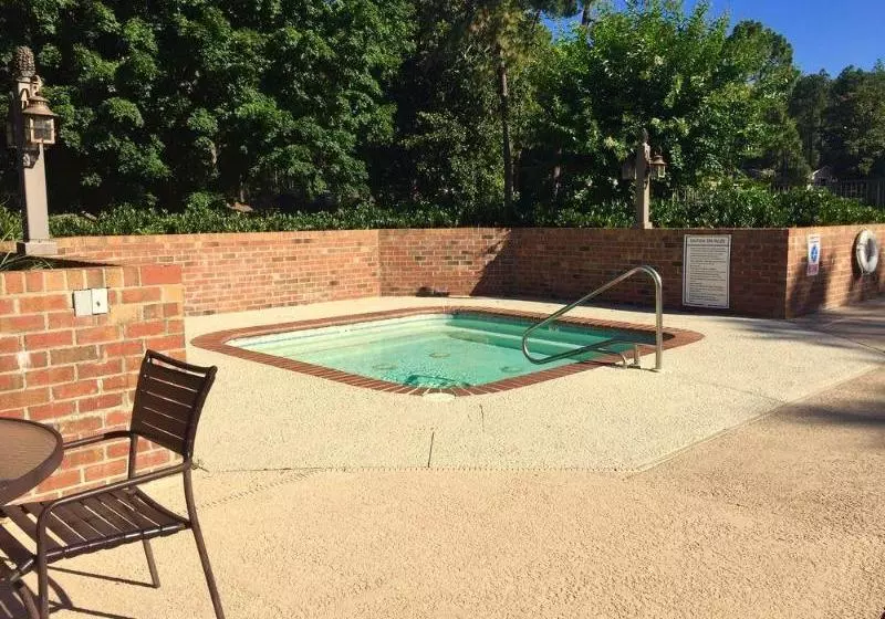 منتجع Mid Pines Inn & Golf Club 