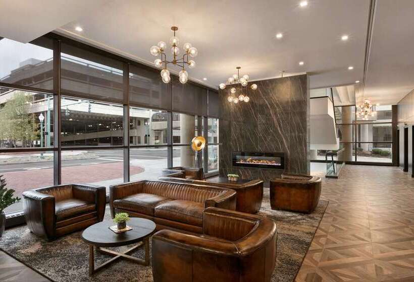 فندق Doubletree By Hilton Canton Downtown