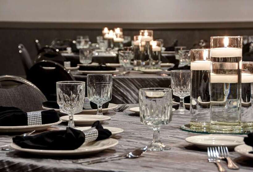 בית מלון כפרי Doubletree By Hilton St. Louis Airport