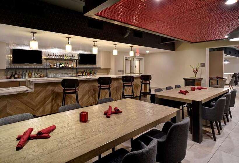 בית מלון כפרי Doubletree By Hilton St. Louis Airport