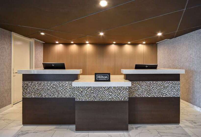 בית מלון כפרי Doubletree By Hilton St. Louis Airport