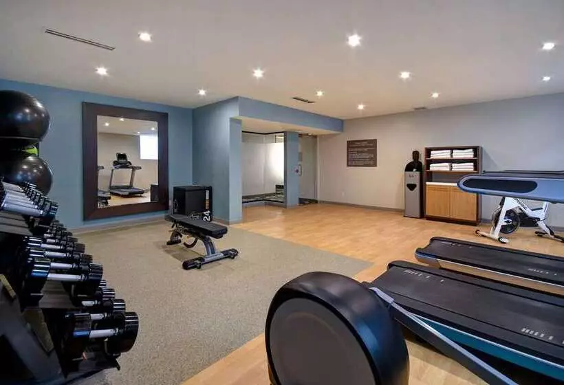 فندق Doubletree By Hilton St. Louis Airport