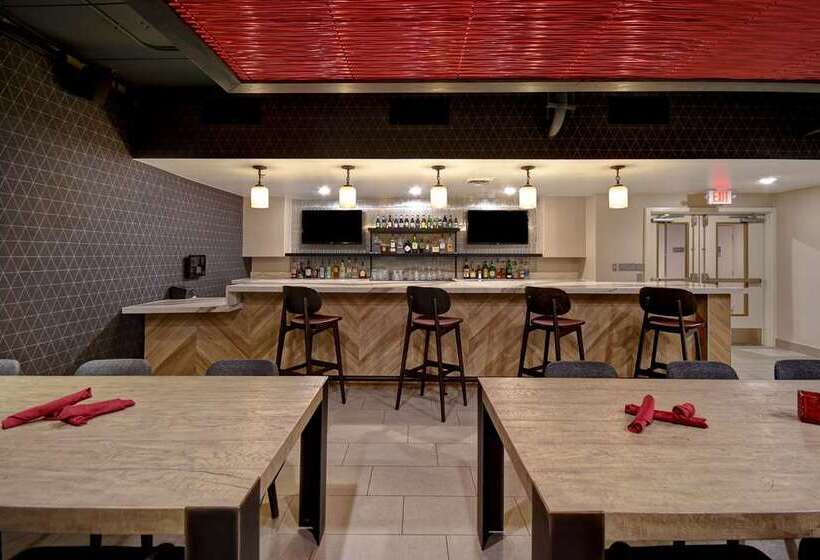 בית מלון כפרי Doubletree By Hilton St. Louis Airport