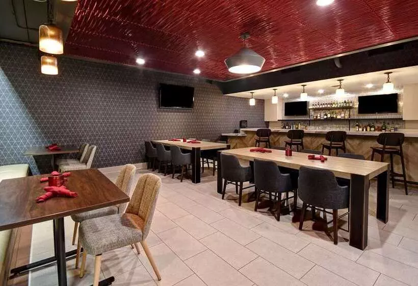 فندق Doubletree By Hilton St. Louis Airport