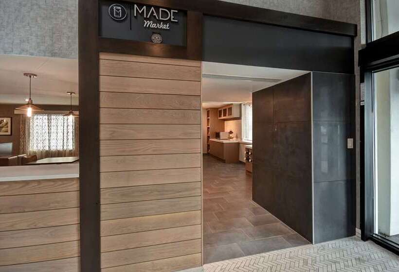 בית מלון כפרי Doubletree By Hilton St. Louis Airport