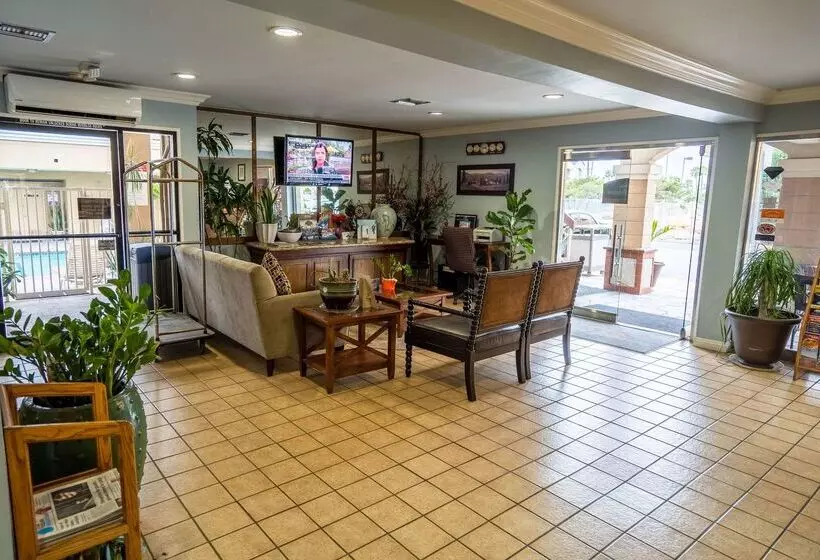 فندق Howard Johnson By Wyndham Buena Park