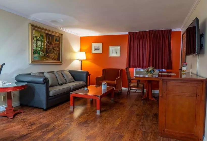 فندق Howard Johnson By Wyndham Buena Park