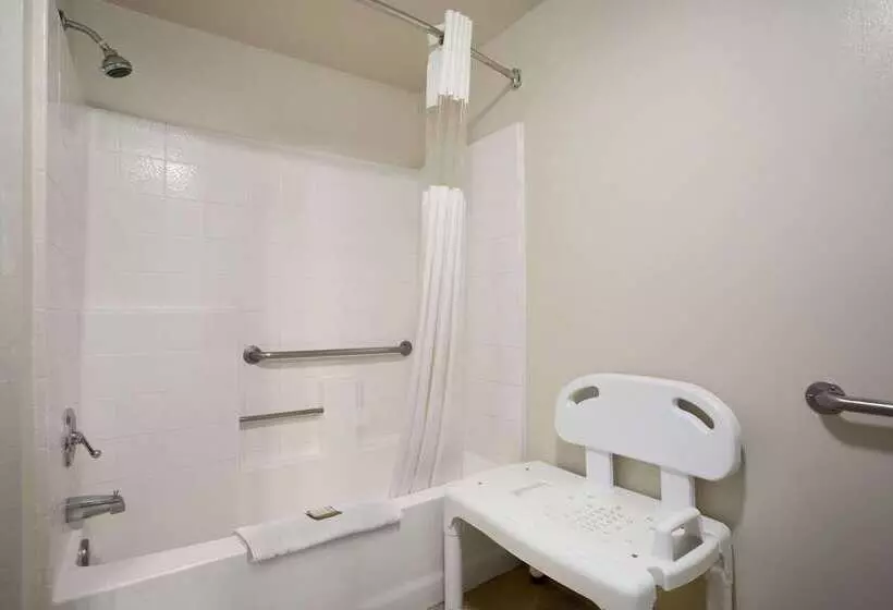 فندق Howard Johnson By Wyndham Buena Park