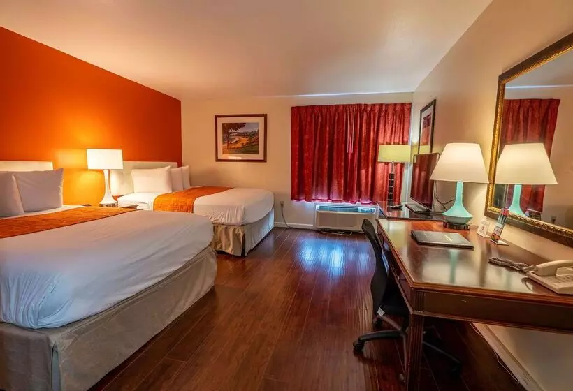 فندق Howard Johnson By Wyndham Buena Park