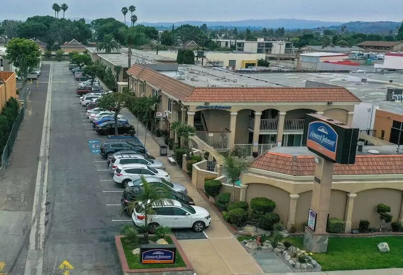 فندق Howard Johnson By Wyndham Buena Park