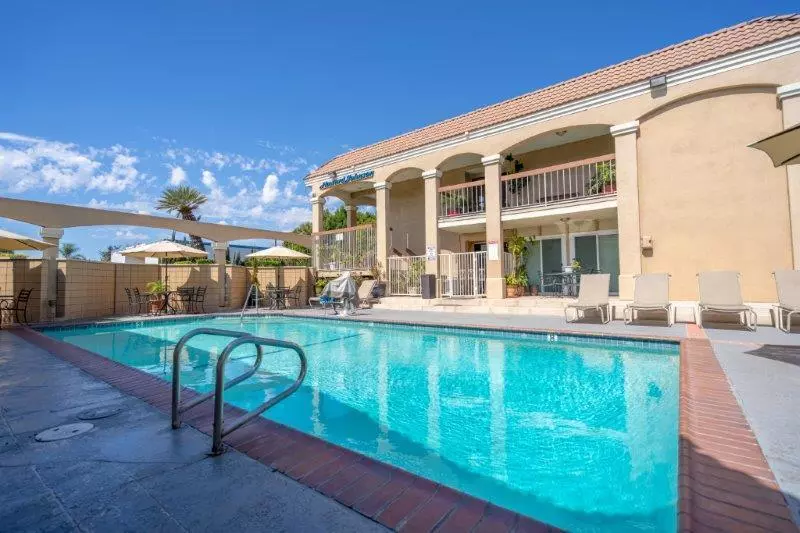 فندق Howard Johnson By Wyndham Buena Park